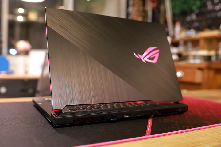 安太歲不如安太座-電馭粉G512開箱