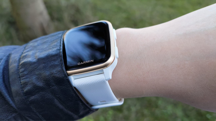 Garmin Venu Sq開箱，低預算小型智慧錶的好選擇