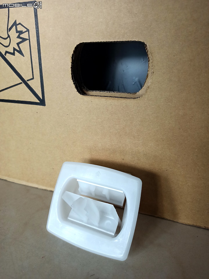 點我看大圖 Panasonic TH-65HX750W之我也來開箱