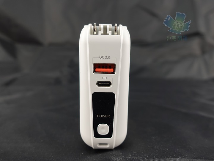 【小宅開箱】LAPO 多功能無線充電快充行動電源，一顆電源打遍天下！