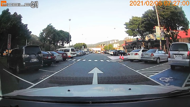 是有多智能障礙,這麼喜歡停身心障礙者專用停車位?