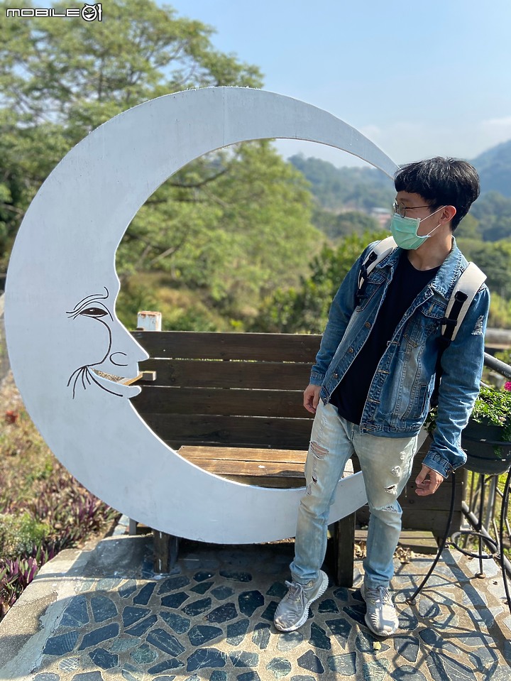 【小惡魔慶牛年】青青湖畔親水公園餵兔記、星願紫風車 | 台中中興嶺半日遊