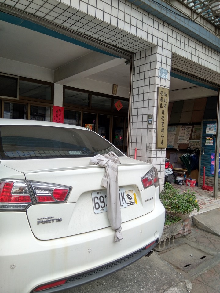 〔令人搖頭〕鶯歌式停車法