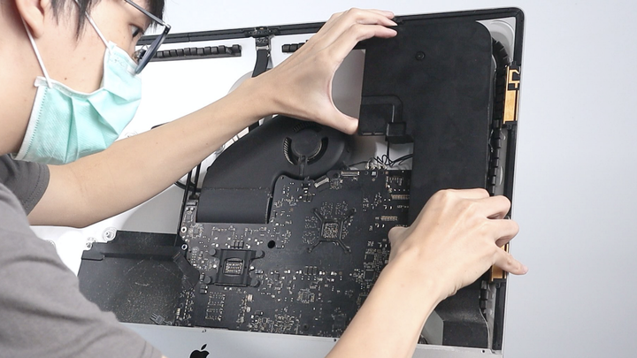 點我看大圖 拆 iMac 其實沒那麼難!除舊佈新,固態硬碟換新自己來。iMac 27 2012 改裝紀錄(二)