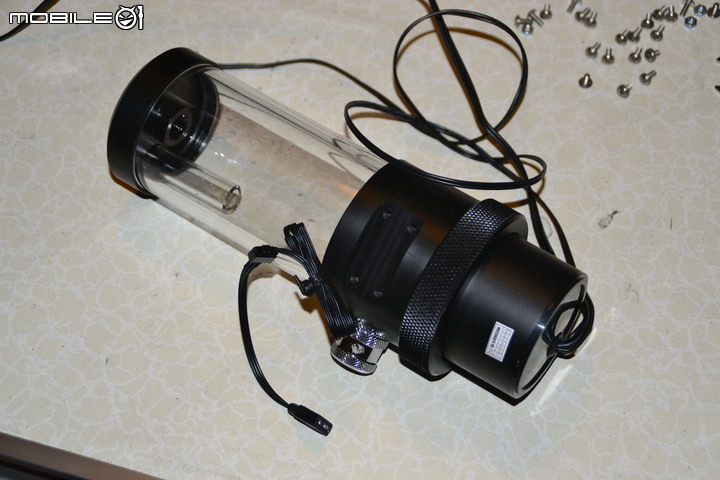 點我看大圖 【DIY】油浸式冷卻電腦主機 MK II