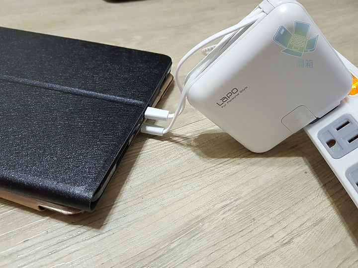 【小宅開箱】LAPO 多功能無線充電快充行動電源，一顆電源打遍天下！