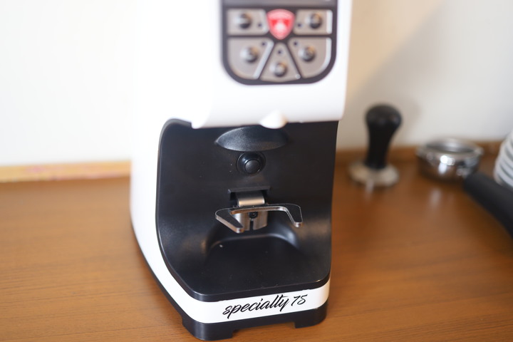 [開箱]Rancilio silvia pro 與 Eureka Atom Specialty 75 新手簡單開箱。