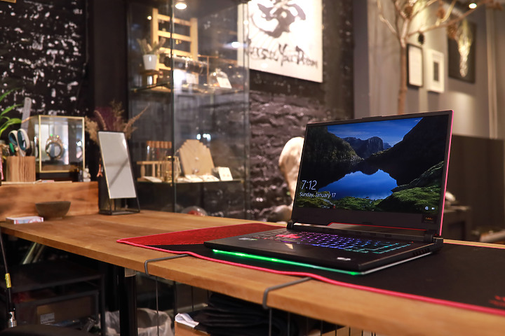 安太歲不如安太座-電馭粉G512開箱