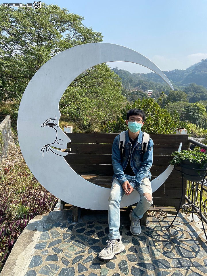 【小惡魔慶牛年】青青湖畔親水公園餵兔記、星願紫風車 | 台中中興嶺半日遊