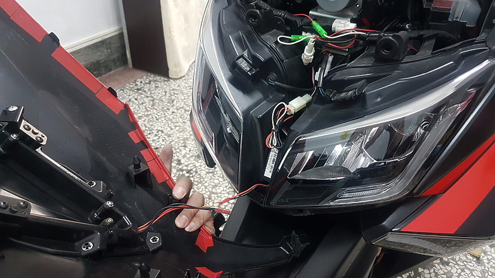 點我看大圖 飛樂 M98 主機防水行車紀錄器 開箱+ TMAX DIY拆裝分享 圖多慎入...