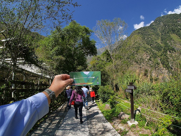 【小惡魔慶牛年】秀林 布洛灣 山月吊橋 — 跨越氣勢磅礡山谷間的銀帶 — 鼠末牛初之防疫返鄉之旅第1站