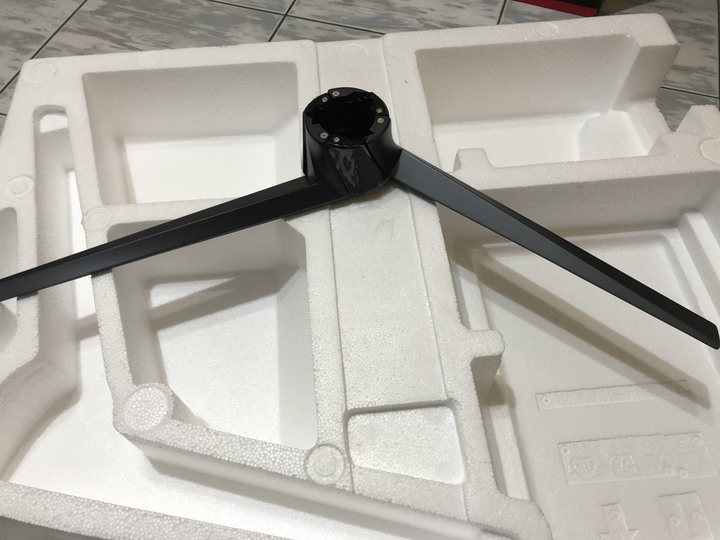 <不專業開箱>華碩ROG STRIX XG32VC
