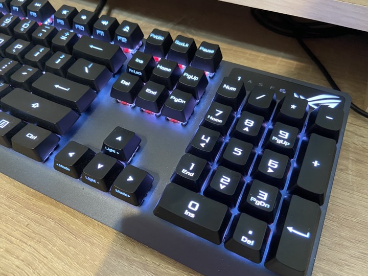 點我看大圖 【開箱】極致手感 ASUS ROG Strix Scope RX 使用心得