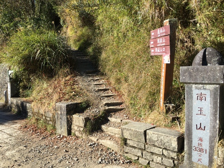 一輩子只「爬」一次的玉山前峰