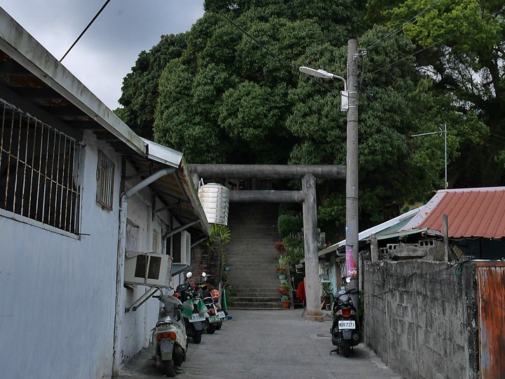 【小惡魔慶牛年】花蓮 玉里 神社殘蹟 — 2座鳥居與17座石燈籠，彷彿一秒到日本 — 鼠末牛初之防疫返鄉之旅第4站