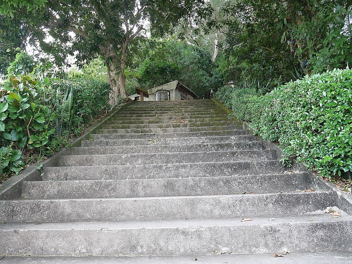 【小惡魔慶牛年】花蓮 玉里 神社殘蹟 — 2座鳥居與17座石燈籠，彷彿一秒到日本 — 鼠末牛初之防疫返鄉之旅第4站