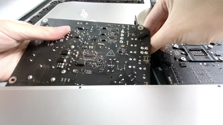 點我看大圖 拆 iMac 其實沒那麼難!除舊佈新,固態硬碟換新自己來。iMac 27 2012 改裝紀錄(二)