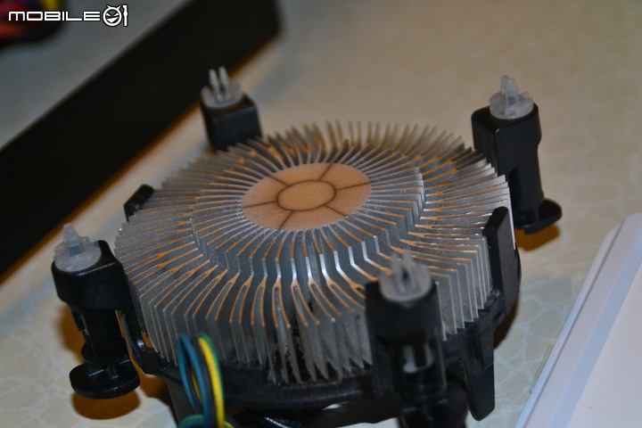 點我看大圖 【DIY】油浸式冷卻電腦主機 MK II