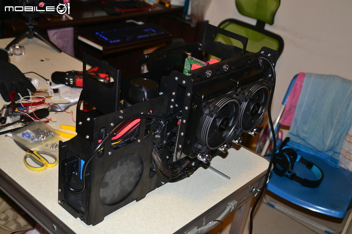 點我看大圖 【DIY】油浸式冷卻電腦主機 MK II
