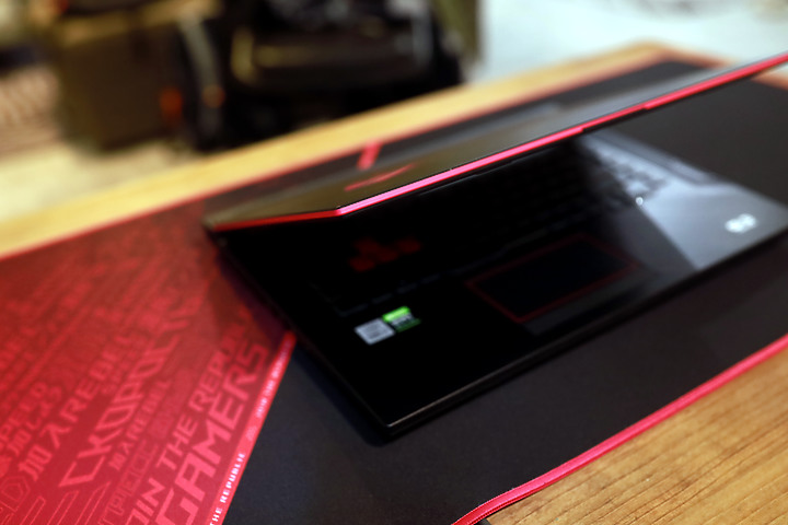 安太歲不如安太座-電馭粉G512開箱