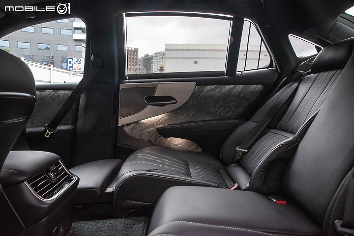 Lexus小改款LS500h旗艦版試駕|科技、工藝同步進化,日式奢華再次完整體現!