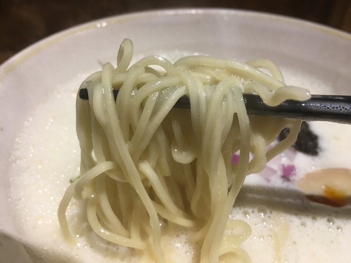 [食記] 讓麵煮一會，台灣新北新莊，香醇滑順松露泡系雞白湯拉麵