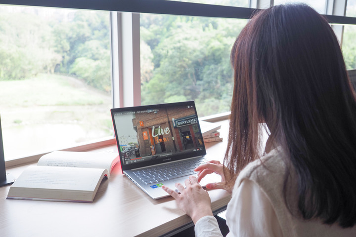 女生視角的ASUS Vivobook S433魔力紅開箱