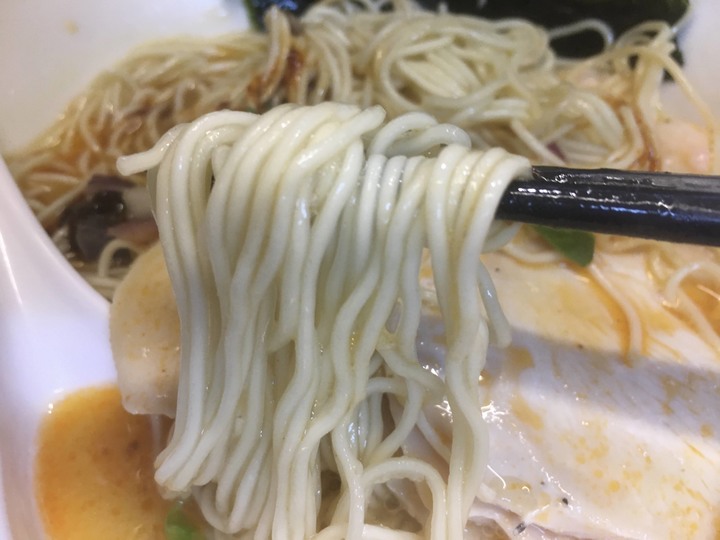 [食記] 麵屋駟，台灣新北新莊，平價可口蝦膏雞白湯拉麵！