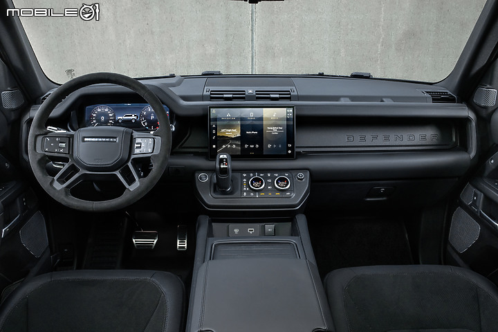 【新訊】Land Rover推出Defender 90/110 V8性能版本,剽悍外表輔以5.2秒加速破百實力!