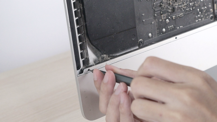 點我看大圖 拆 iMac 其實沒那麼難!除舊佈新,固態硬碟換新自己來。iMac 27 2012 改裝紀錄(二)