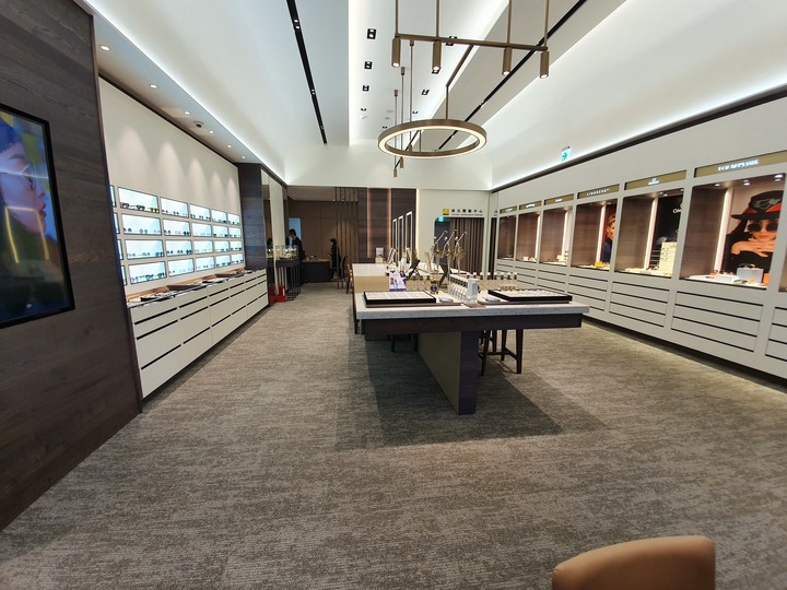 米蘭‧米藍眼鏡精品【東門店】，時尚空間與專業驗光的結合