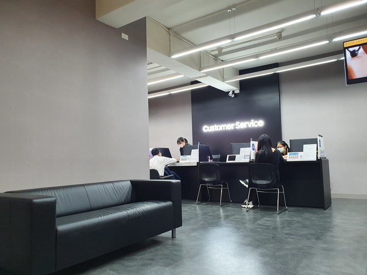 三星Samsung S10過保前烙印，至高雄瑞豐店更換螢幕電池保固內第１次維修