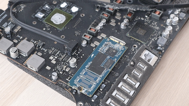 點我看大圖 拆 iMac 其實沒那麼難!除舊佈新,固態硬碟換新自己來。iMac 27 2012 改裝紀錄(二)