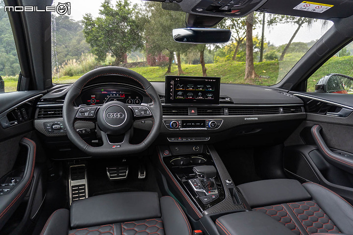 Audi RS 4 Avant 試駕|動力與舒適兼備的性能旅行車!