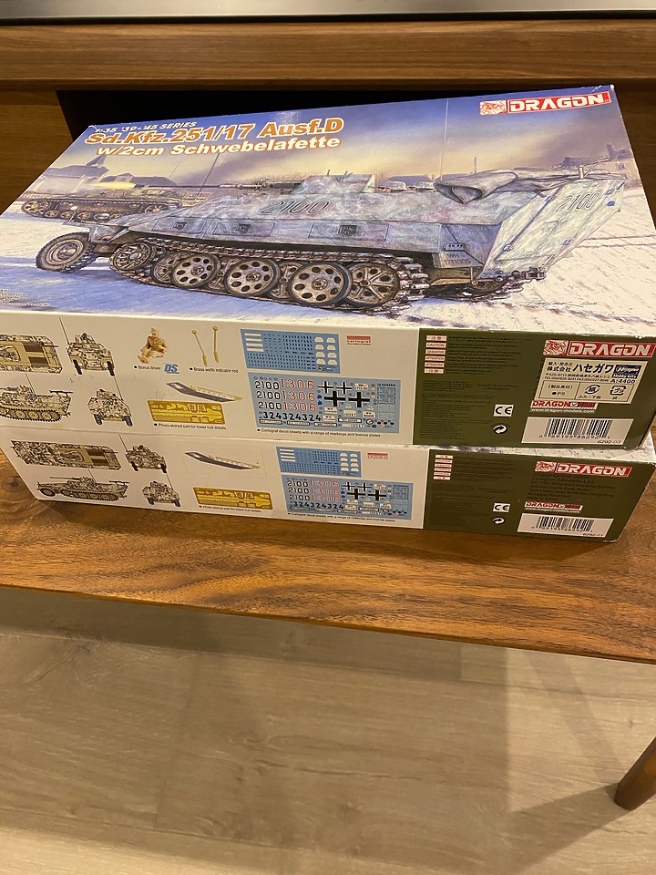 點我看大圖 德軍半履帶車模型開箱(sd.kfz.251 ausf.d w/2 cm schwebelafette)