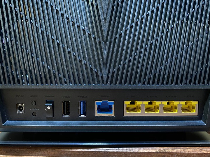 【開箱】告別轉圈圈 ASUS RT-AX68U油門催落去