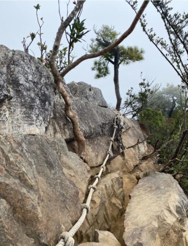 台中和平|鳶嘴山.垂直山壁攀爬拉繩,險峻危崖挑戰膽識與體能