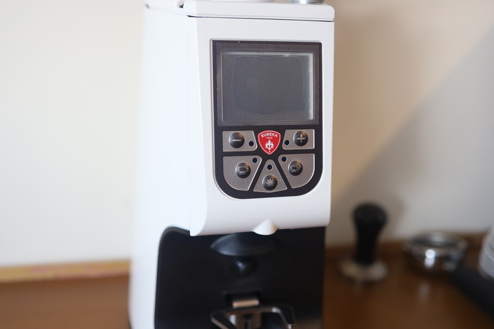 [開箱]Rancilio silvia pro 與 Eureka Atom Specialty 75 新手簡單開箱。