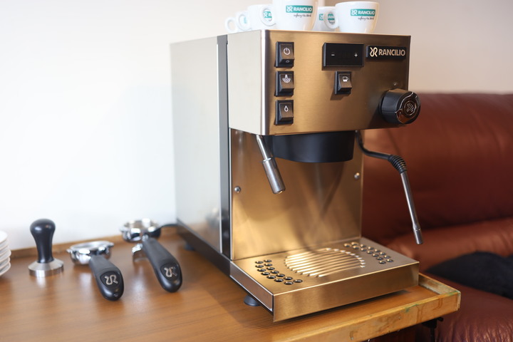 [開箱]Rancilio silvia pro 與 Eureka Atom Specialty 75 新手簡單開箱。
