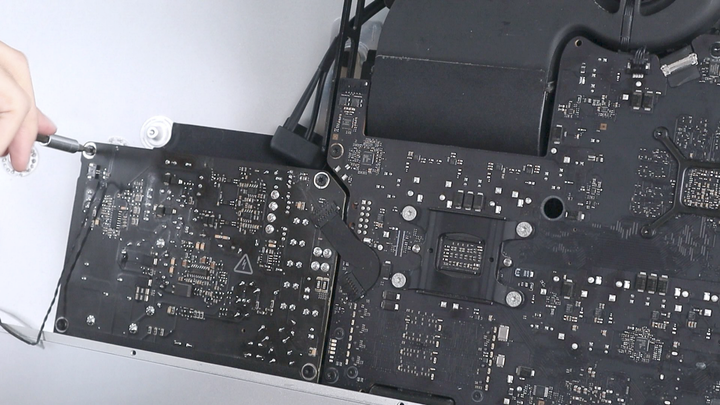 點我看大圖 拆 iMac 其實沒那麼難!除舊佈新,固態硬碟換新自己來。iMac 27 2012 改裝紀錄(二)