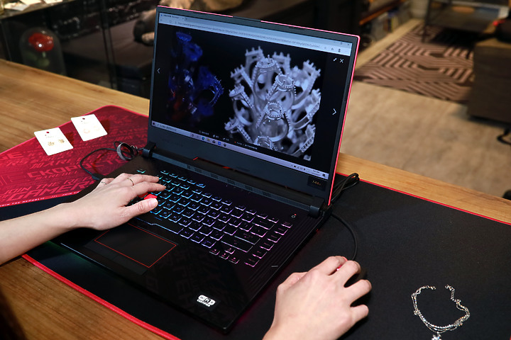 安太歲不如安太座-電馭粉G512開箱