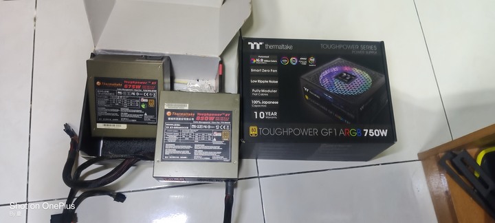 曜越電源....