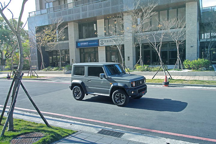 new Jimny JB74水泥灰開箱