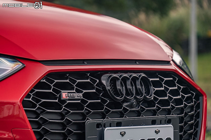 Audi RS 4 Avant 試駕|動力與舒適兼備的性能旅行車!
