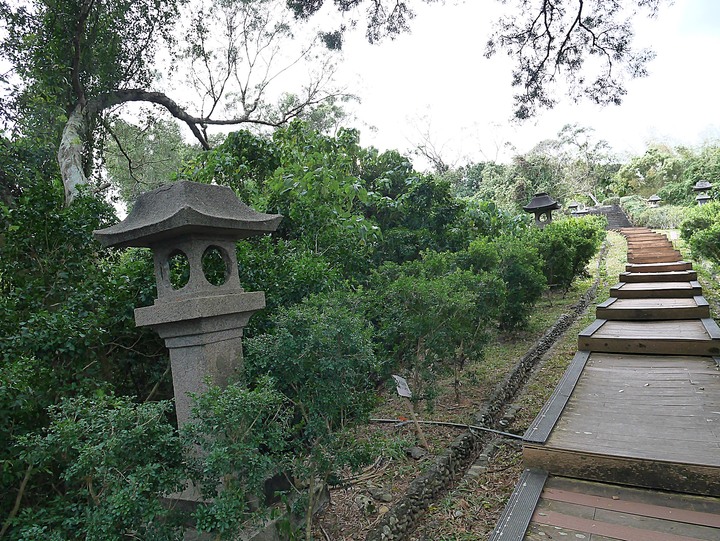 【小惡魔慶牛年】花蓮 玉里 神社殘蹟 — 2座鳥居與17座石燈籠，彷彿一秒到日本 — 鼠末牛初之防疫返鄉之旅第4站