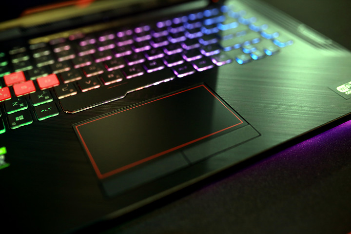 安太歲不如安太座-電馭粉G512開箱