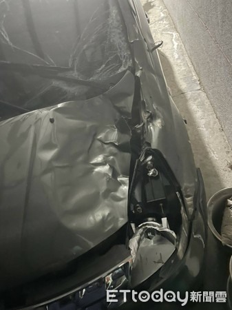 車頭撞牛頭駕駛落跑！牠夜遊逛大街...車毀牛亡雙方都錯先吃罰單