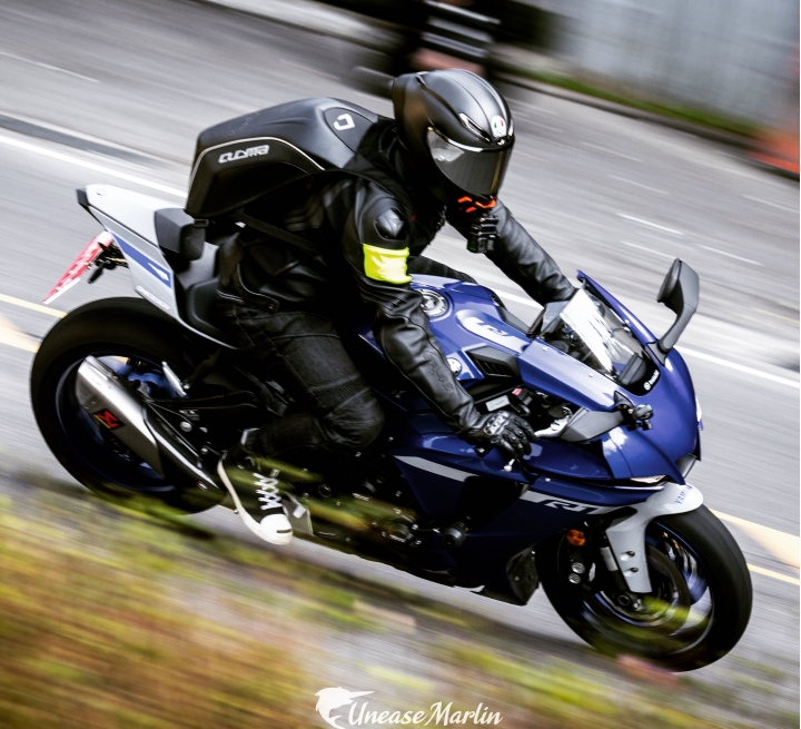 開箱分享安裝YAMAHA YZF-R1原廠CP值最低的改裝品-單座蓋