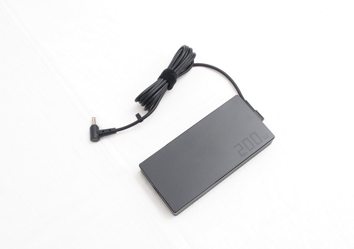 平民版西風之神? ASUS TUF Dash F15 FX516PR 簡單開箱