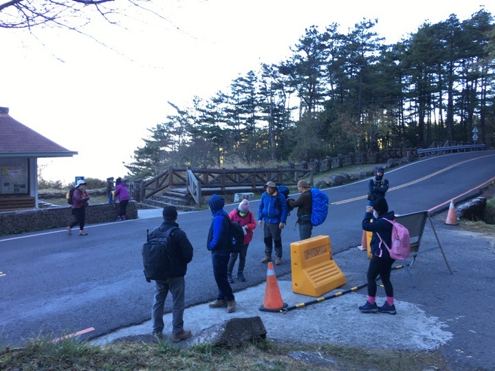 一輩子只「爬」一次的玉山前峰